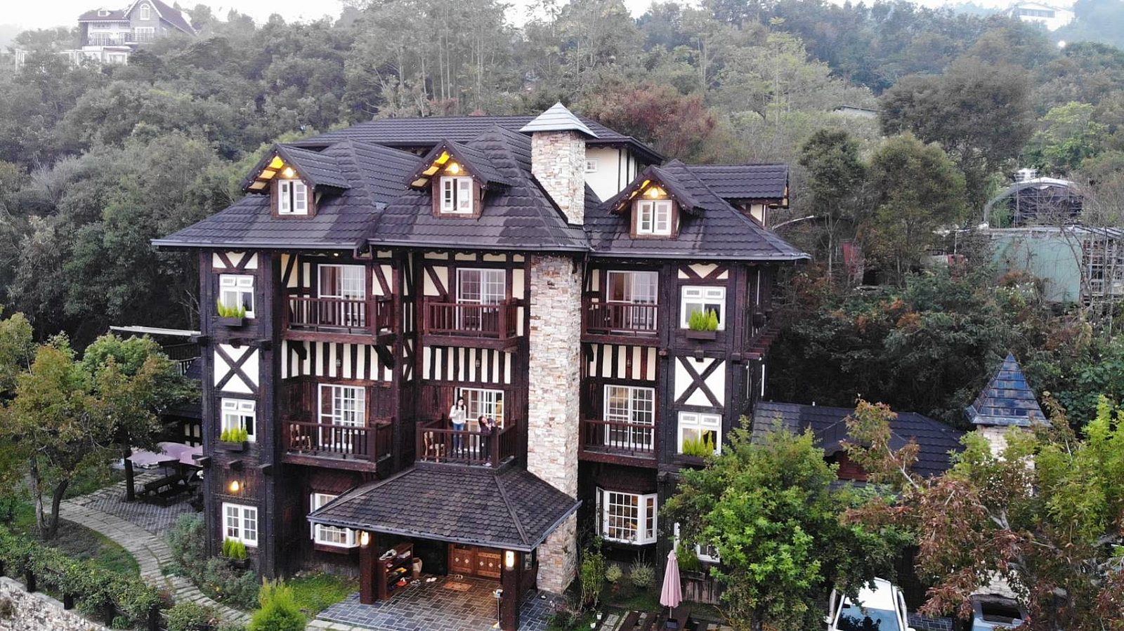 清境黑森林莊園(清境平價包棟) 沿著台14甲線 旅程開始慢下來